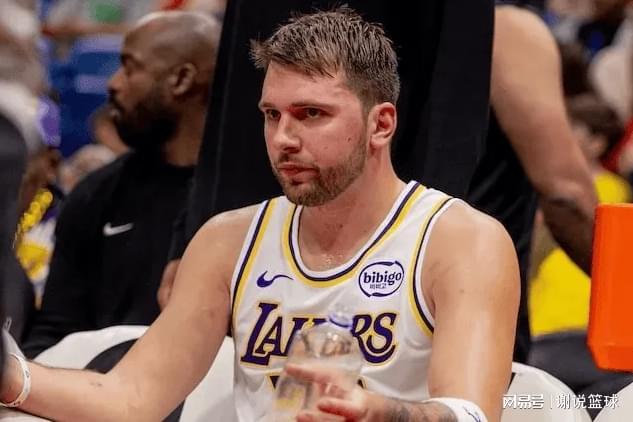 湖人又被裁判保送？两先发副将立大功，替补中锋成X因素
