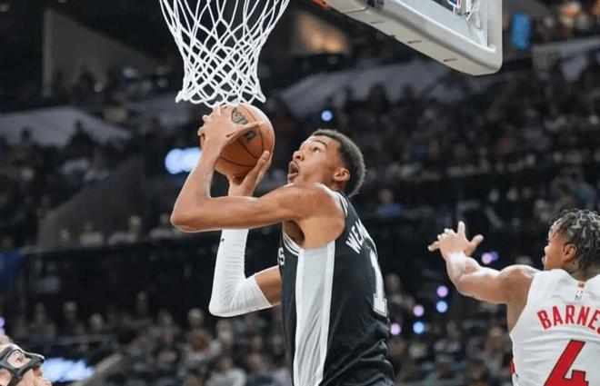 19分逆转,悄悄升至东部第一!上赛季你们摆烂,现在却要争冠