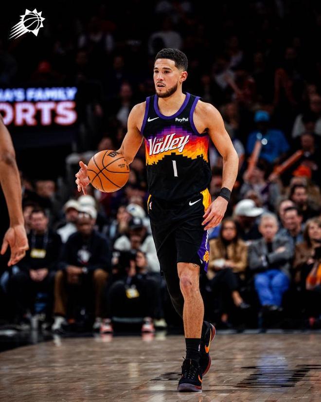 綠軍躺回東部第二！布克31+8太陽(yáng)險(xiǎn)勝尼克斯 狄龍27分布倫森27分