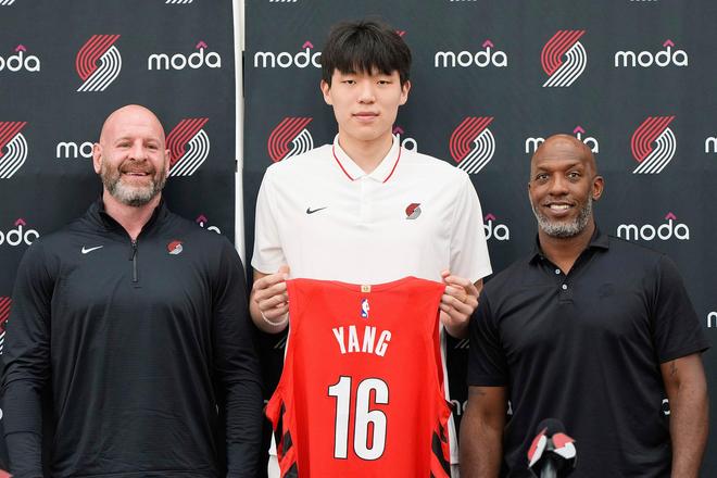 杨翰森首秀10分4板5助3帽！赛后听听媒体专家怎么说，都点名表扬