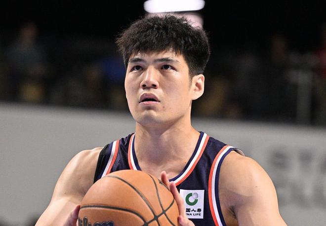 兩戰(zhàn)轟27+8！中國(guó)男籃26歲MVP閃耀NBA季前賽：戰(zhàn)快船末節(jié)大爆發(fā)