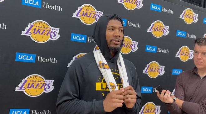 斯玛特:还未对揭幕战对库里的恶意犯规申诉,仍在沟通中