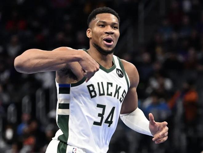 字母哥谈垃圾时间扣篮：让球队清醒过来，意识到在为生存而战