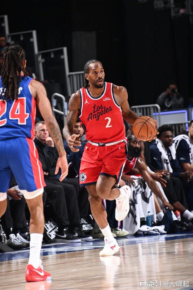 萊納德26+8快船逆轉(zhuǎn)活塞2連勝，科林斯25分哈登19+7+7