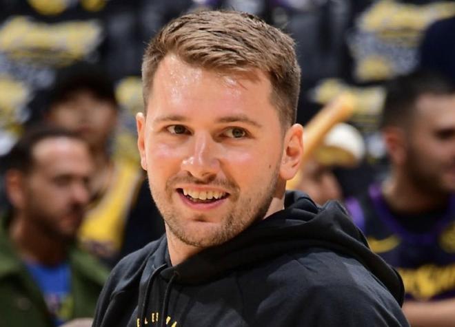 美媒：东契奇一直忍受剧痛坚持比赛，必须接受全天候治疗维持状态