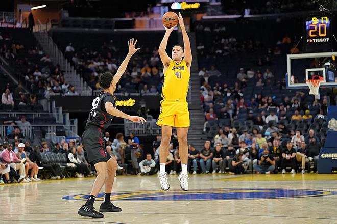 低级别比赛随便乱杀，湖人锋线投手能有机会回到NBA赛场吗？