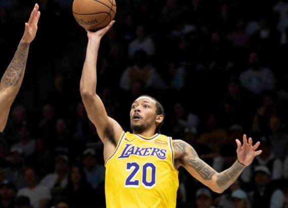 “吐曼巴”接管湖人残阵 1950万薪水团砍74分太励志