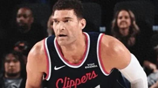 场均4.3记三分！快船诞生新超巨，你再投下去，祖巴茨该被交易了