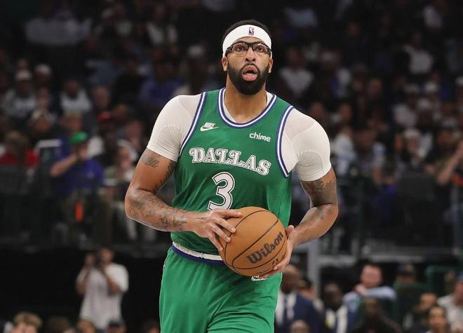 官方:安东尼-戴维斯左小腿轻度拉伤,将缺席未来两场比赛