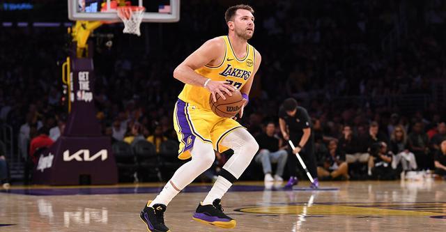 东契奇因左手手指扭伤和左腿挫伤将至少缺席一周