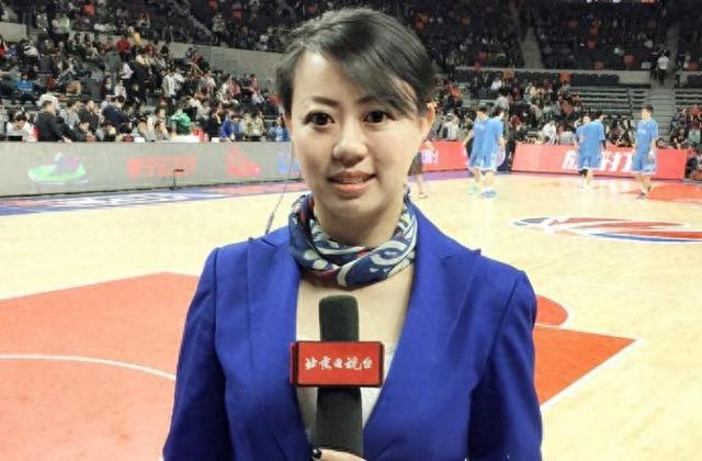 女记者被广厦球迷踹了一脚！记者：茹姐无大碍 万幸那一脚没踢实
