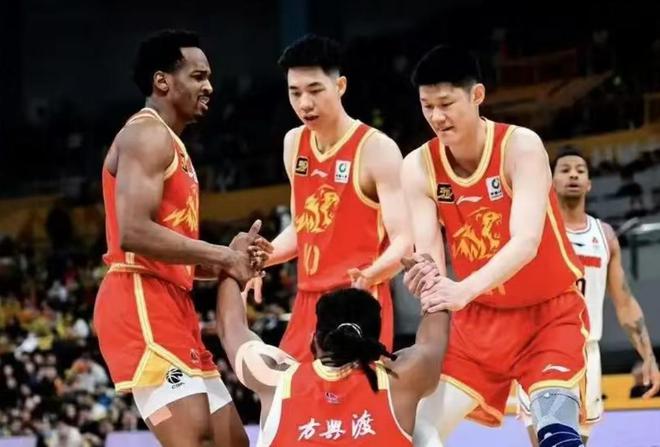CBA新消息！曾凡博续约成疑，广厦或被重罚，广东七人全运会集训