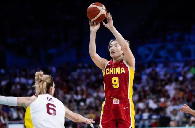 国家队生涯就此终结？李梦遭宫鲁鸣罢黜，女篮换血她已不是必需品...