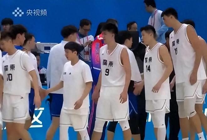 有意思！杜锋瞧不起的人，单节轰11分+4次暴扣，今晚决赛还得靠他...