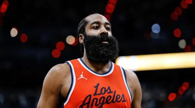 孤胆英雄的剧情再度上演！哈登已成快艇遮羞布...