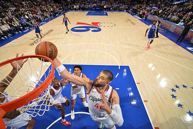 看起来数据马马虎虎，然而快船内线支柱的实际作用远不如预期？...