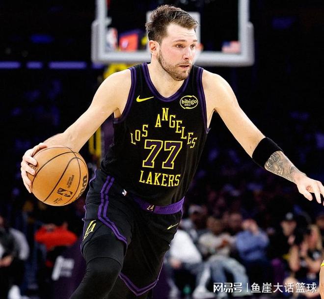 湖人完胜!东契奇37+10里夫斯爆发,马卡31+5,老詹11+12兴奋开心