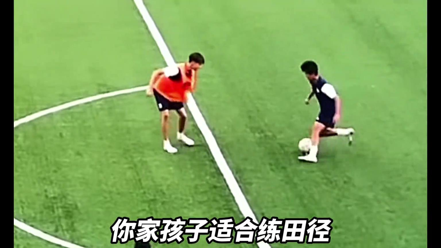 签约西甲职业梯队！亲爹辉子干爹董路，如何带刘凯源逆天改命的？