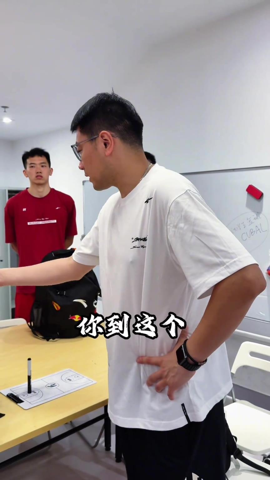 周鲁南赛前动员：在这个高度光脚不怕穿鞋的 命都不要了怕什么