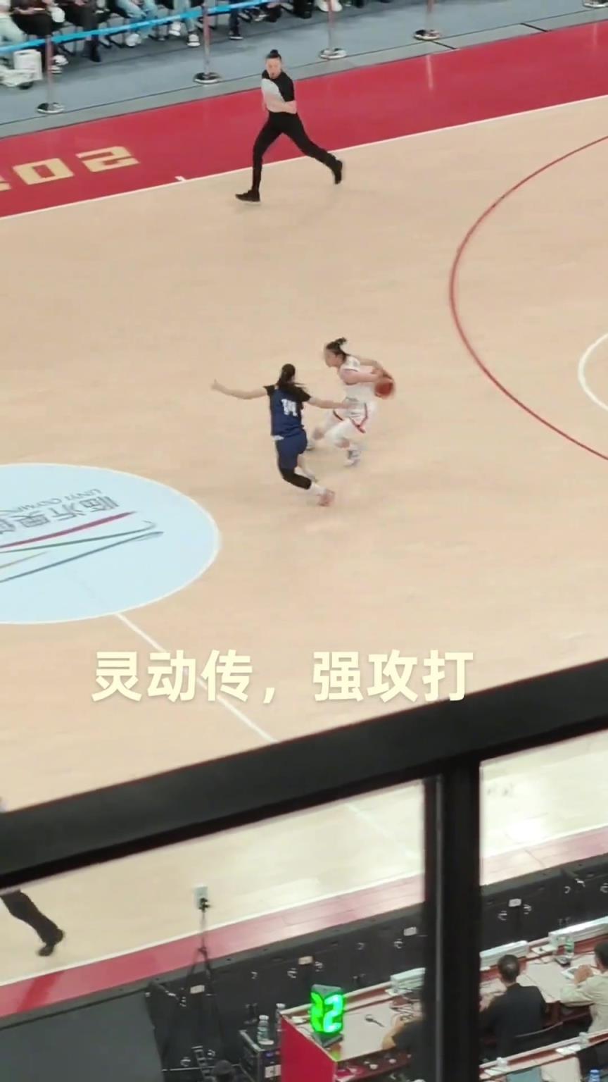 中国女篮这波配合太顶了！