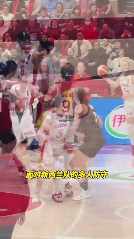 李梦边上场边整理球衣 这大体格子 防守人是真吃不消啊~