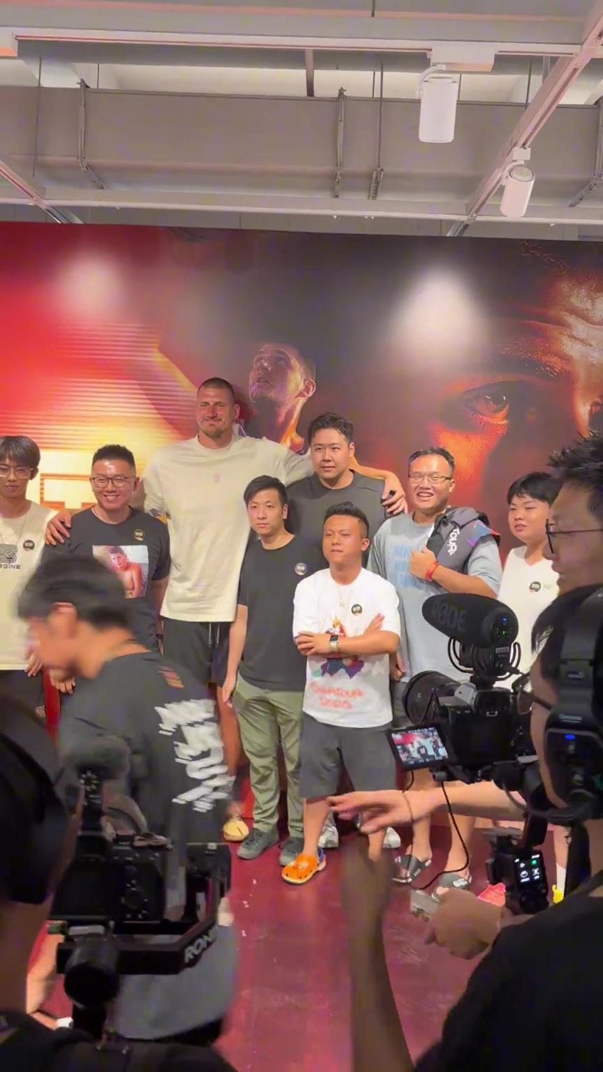 唯独一个球迷能给约基奇留下深刻印象...