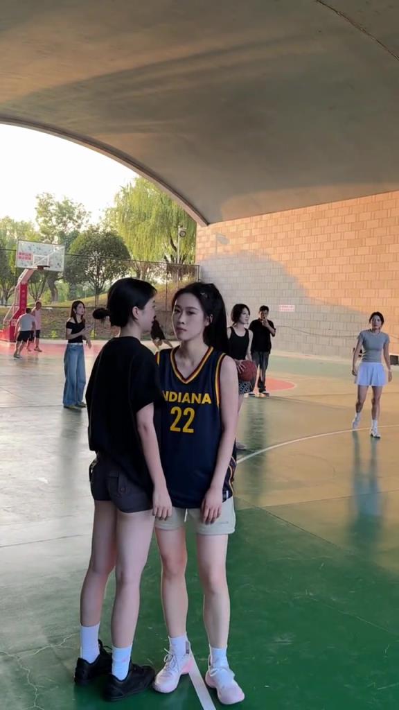 这种纯女生的局能让我参加一下吗？不敢想象她们有多香