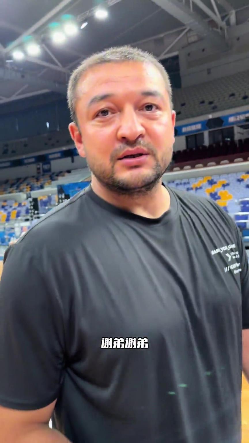 來搞笑的！91年34歲的中年肥胖西熱力江單挑秀了一記喀什步