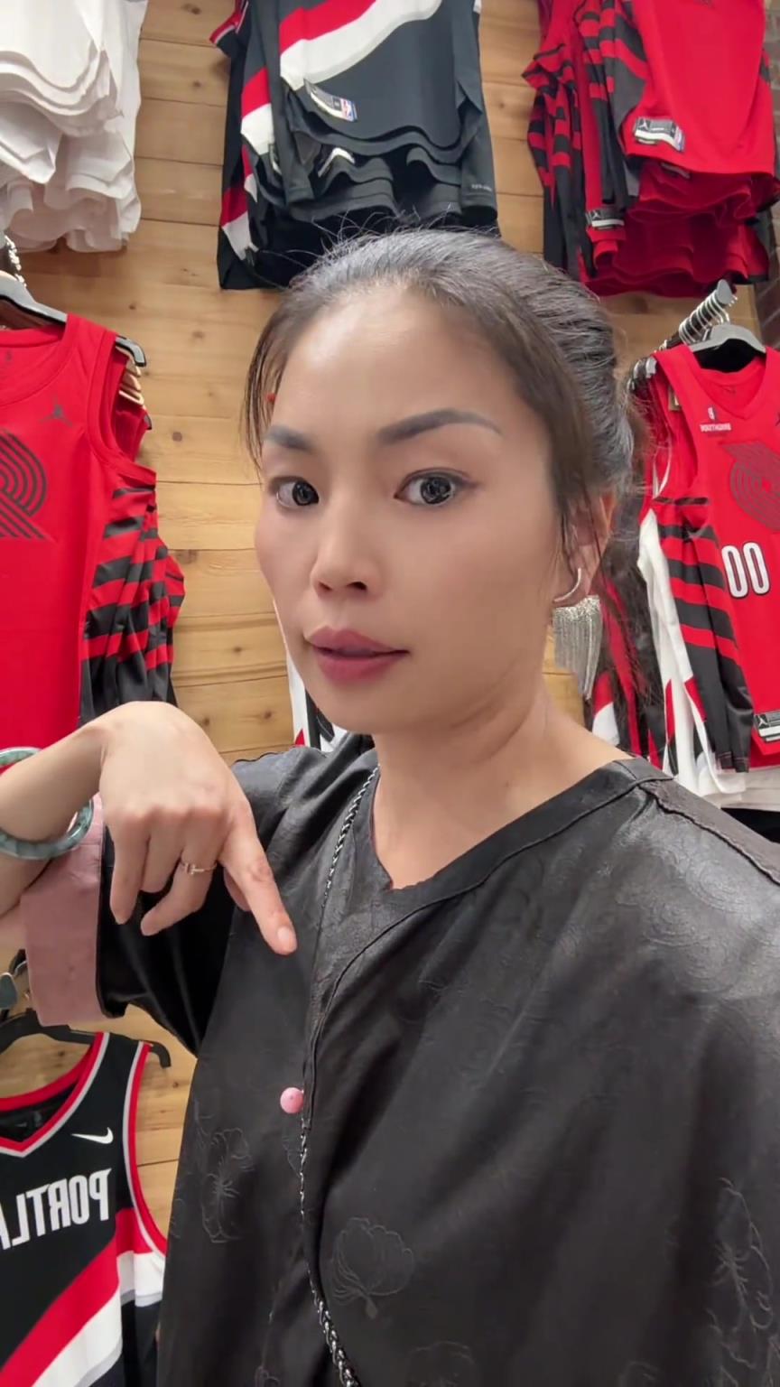 女网友珠姐：现在杨瀚森球衣真买不到 利拉德的都是卖以前的库存