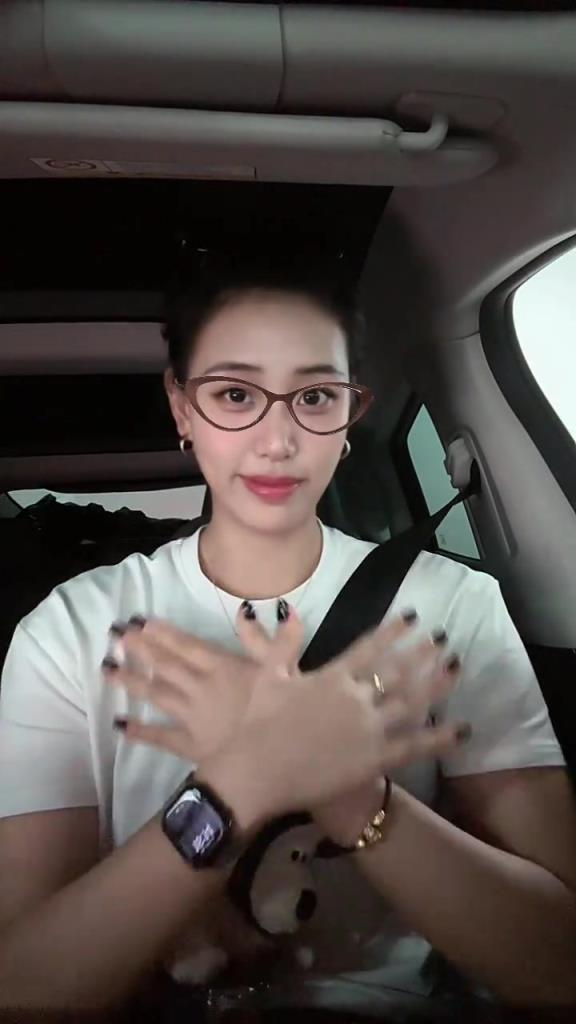 刚助中国队卫冕大运会女篮金牌！唐子婷私底下很可爱