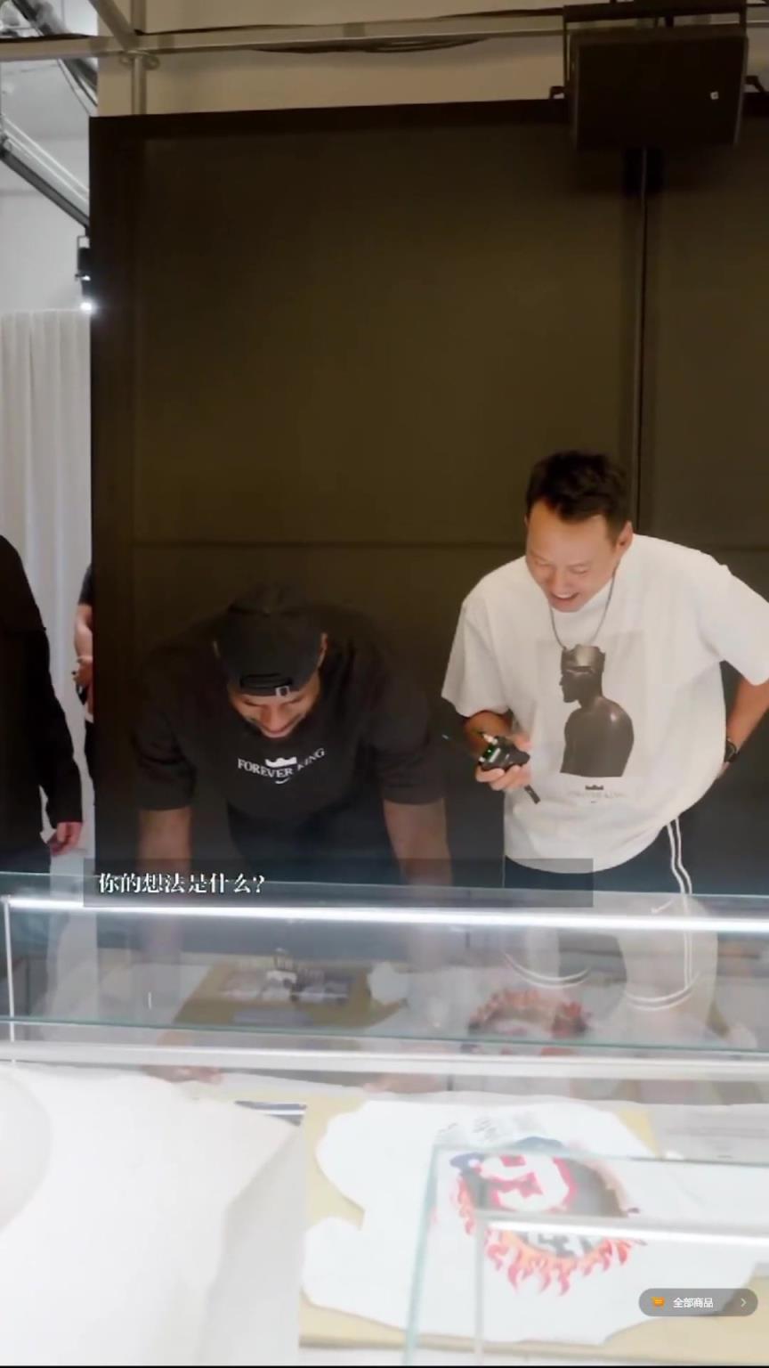 排面拉满！品牌方为詹姆斯中国行精心准备球鞋球衣展，老詹都惊了
