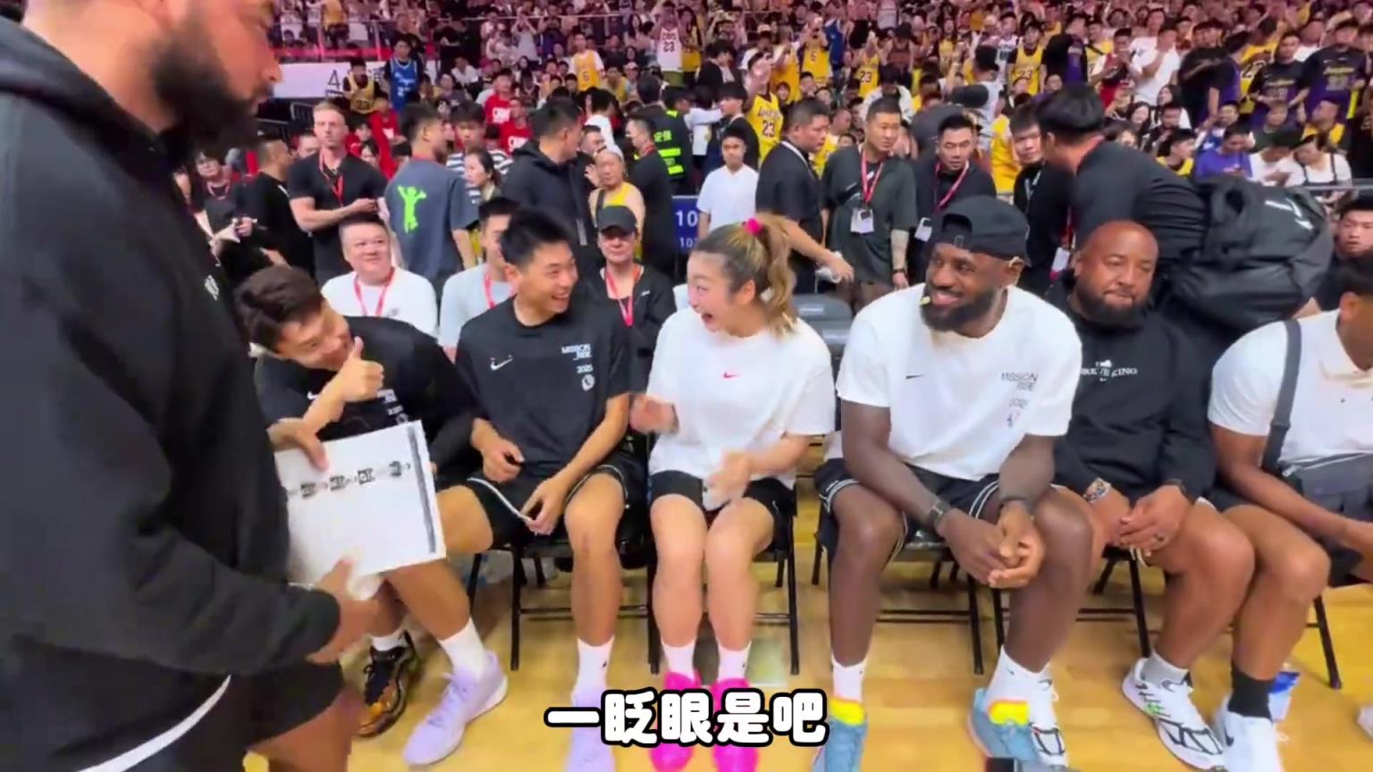 杨毅：线上詹黑这么多，但线下死忠粉更多，过去只有乔丹来才这样
