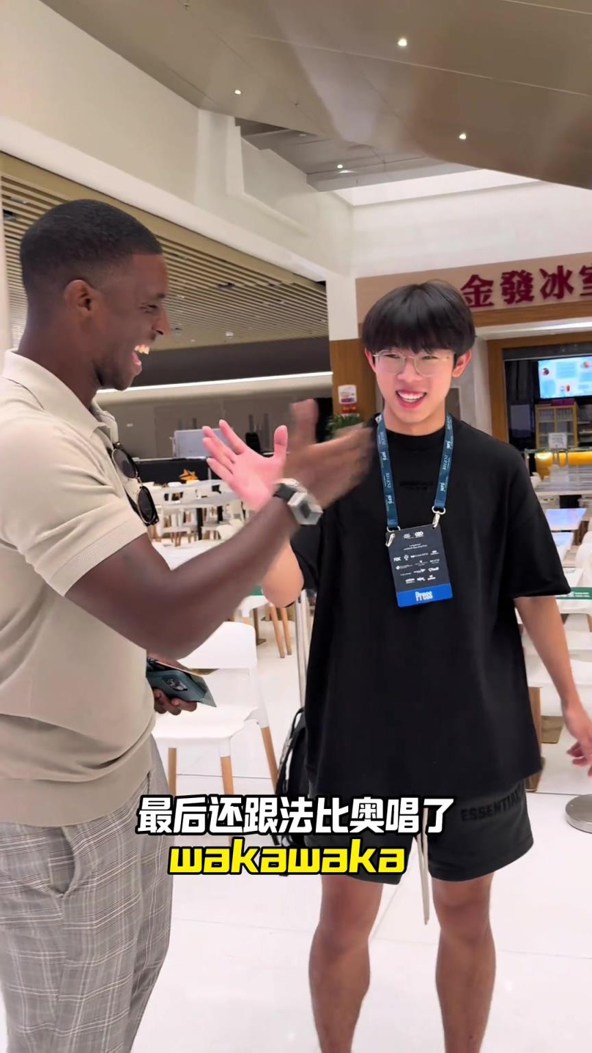 相爱相杀！当山东泰山球迷在香港偶遇国安外援法比奥❤