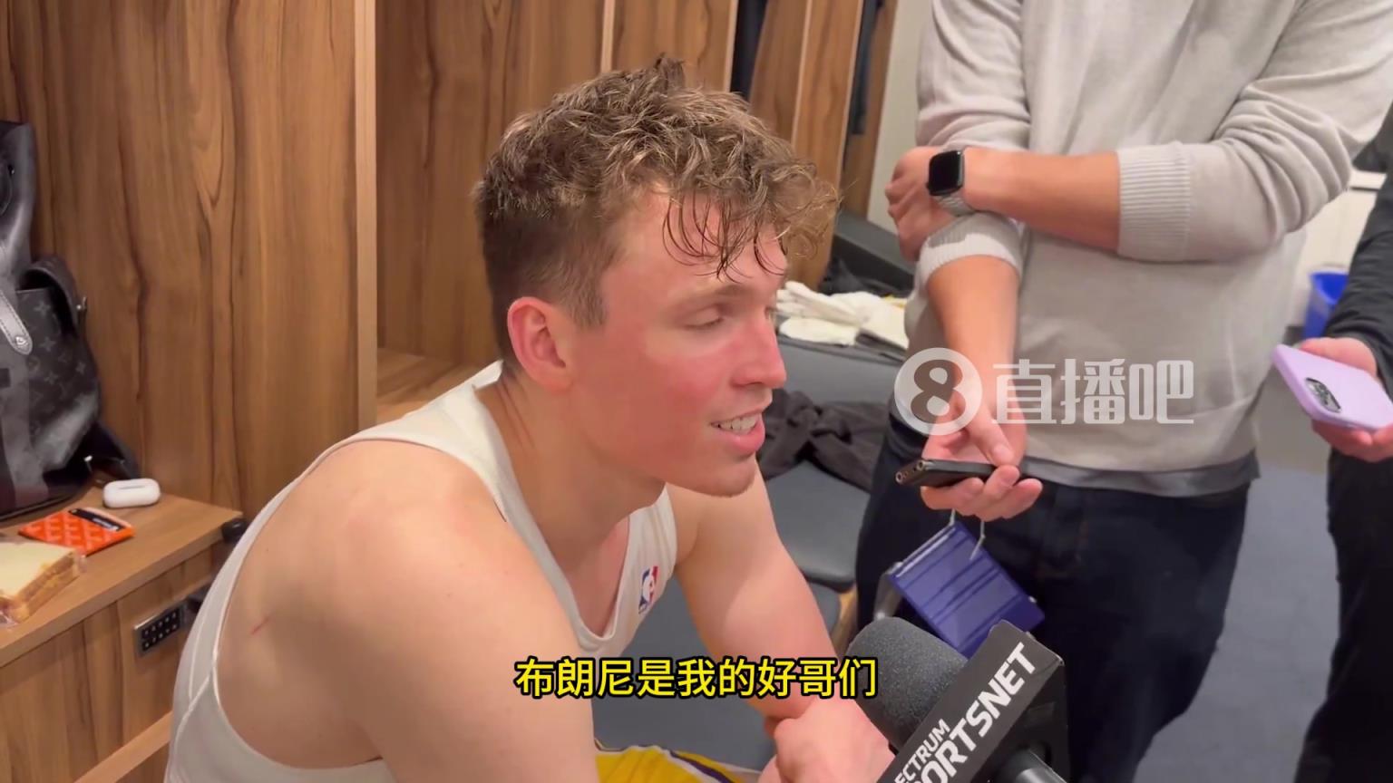 單臂炸裂補扣！克內克特盛讚：布朗尼已經不是頭一回這麽扣了，太漂亮了！