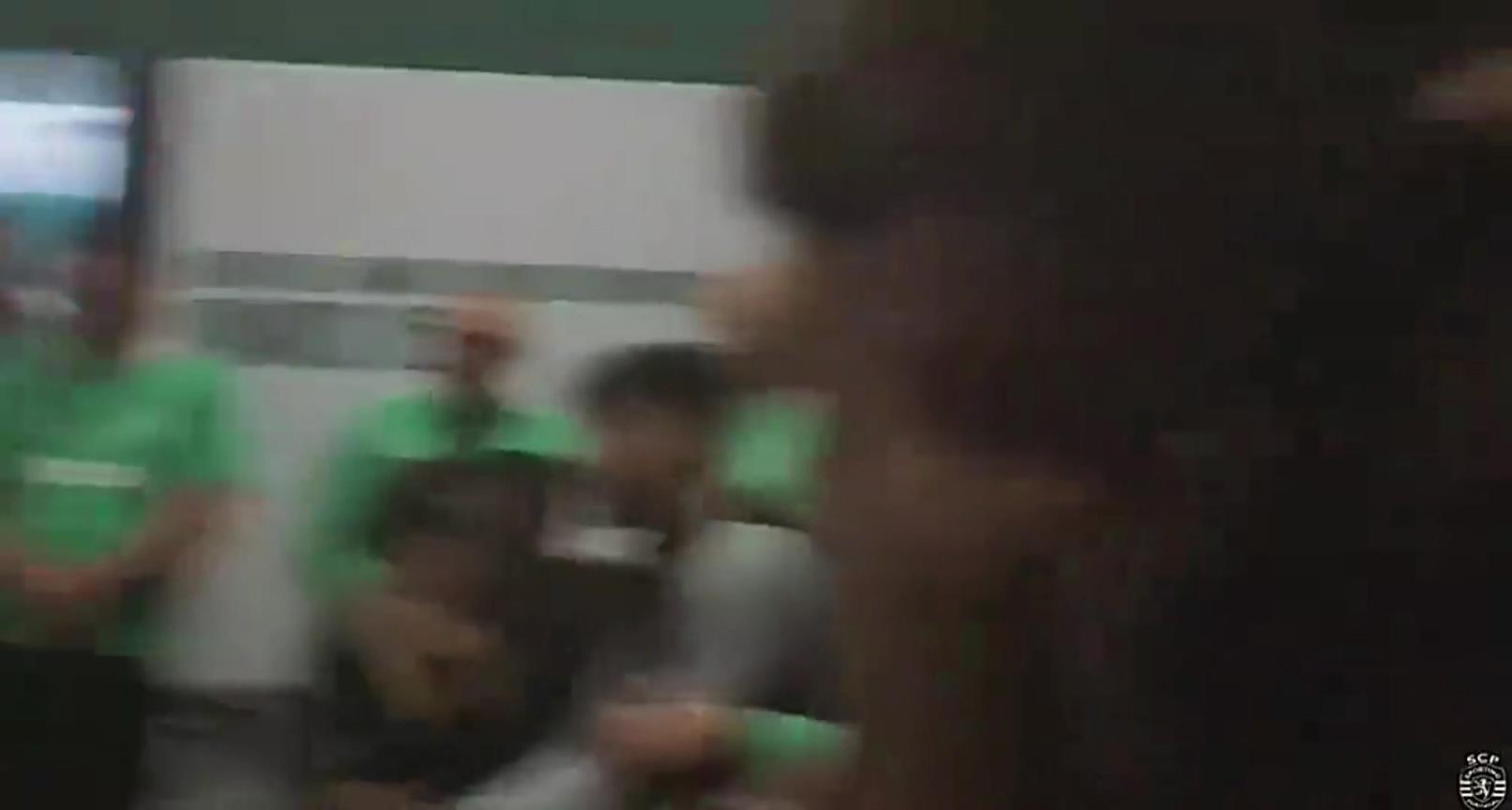 网传阿莫林告别葡体时的讲话视频，更衣室多人落泪