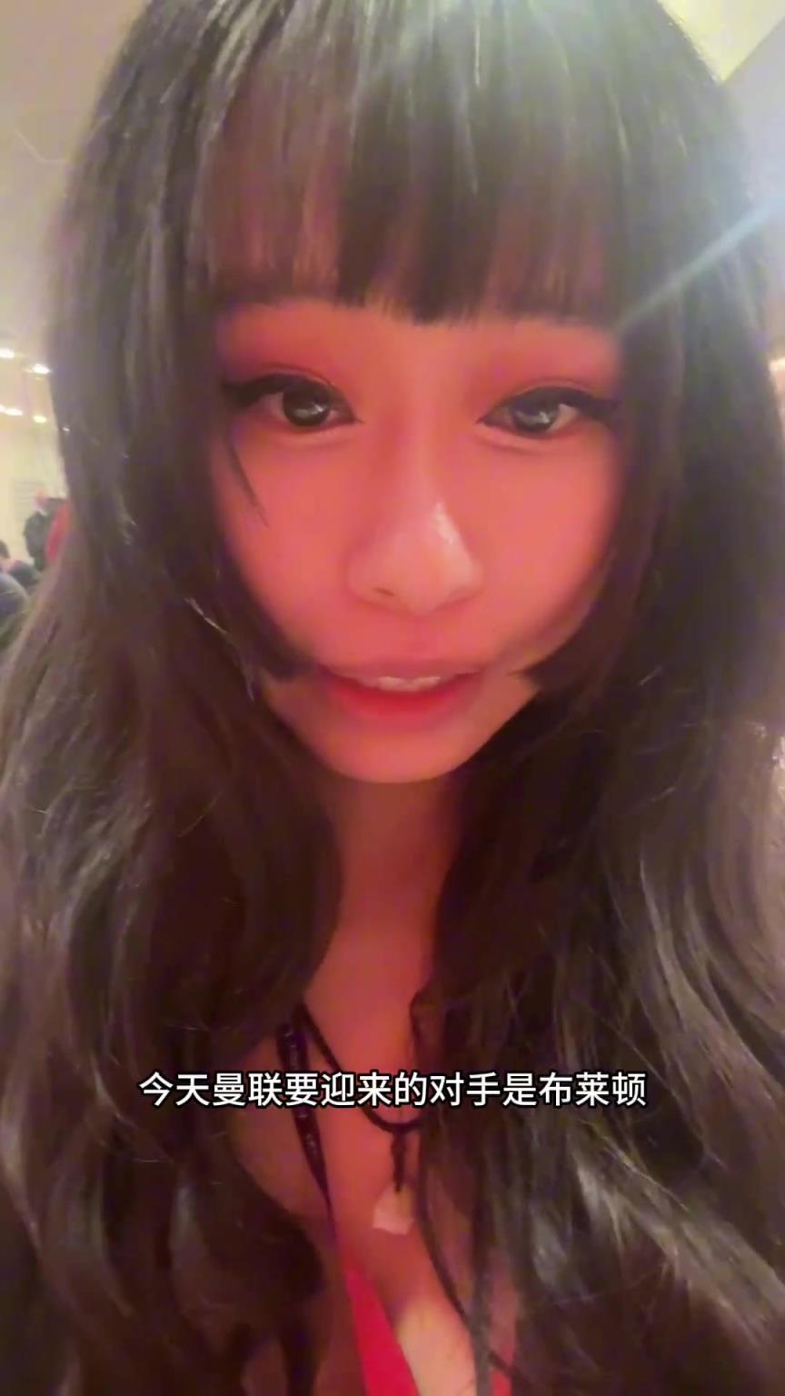 大老师展示曼联伙食：夹着鱼肉的“肉夹馍”，还有夹鸡肉的…