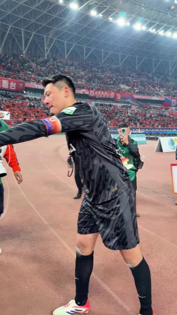泰山队主场3:1战胜海港，赛后王大雷最霸气的一次“we are one”