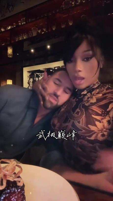 女友很威武!克莱在马冬梅身边小鸟依人 女友很威武!克莱在马冬梅身边小鸟依人