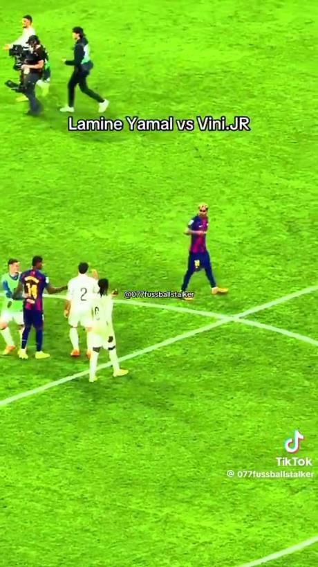 皇马球迷:卡瓦哈尔和亚马尔握手走开,随后亚马尔开口说了些什么 皇马球迷:卡瓦哈尔和亚马尔握手走开,随后亚马尔开口说了些什么