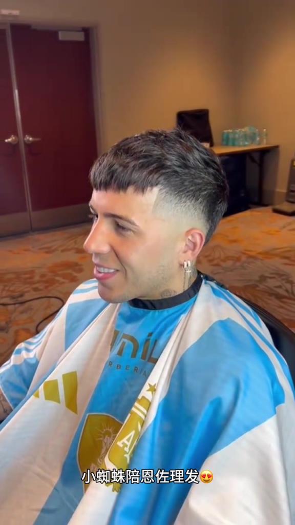 小蜘蛛：我成你监护人了？名场面：恩佐连理发都要小蜘蛛陪同！