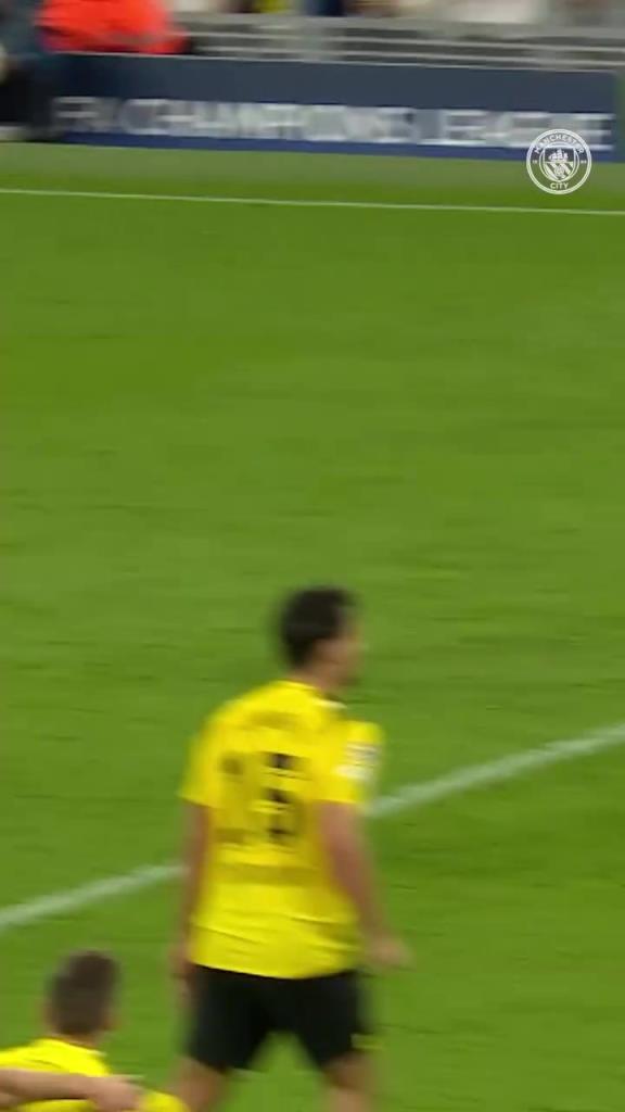 面对旧主自然要全力以赴！名场面：哈兰德的“超级英雄”式进球！