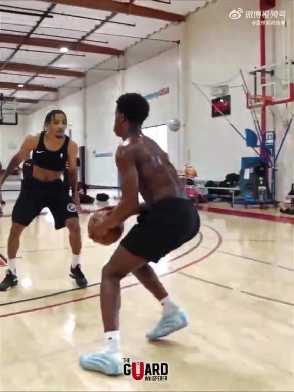 励志超巨潜质！76人探花VJ-埃奇库姆单打混剪！球风很成熟！