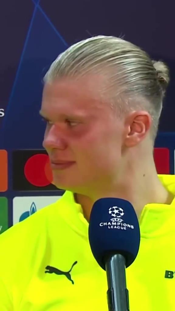 給哈寶干羞澀了！名場面：貝林強吻正在接受采訪的哈蘭德！