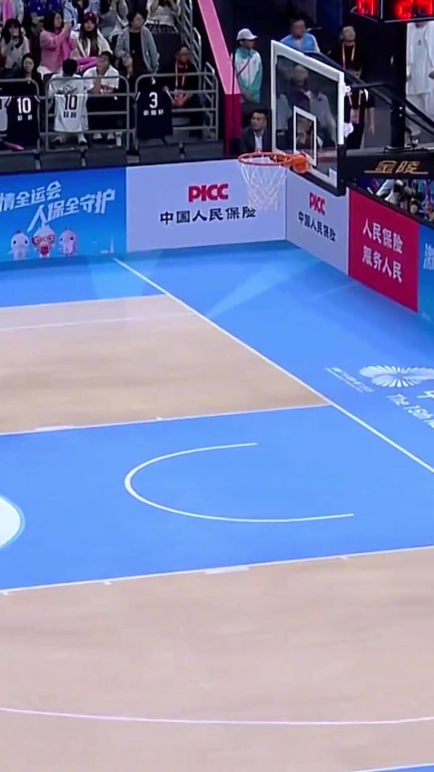 场上5人，替补席没人，全员热身，这就是全运会！