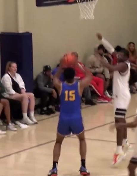 布莱斯也有股狠劲啊！这记残暴大帽有没点老詹的风范？