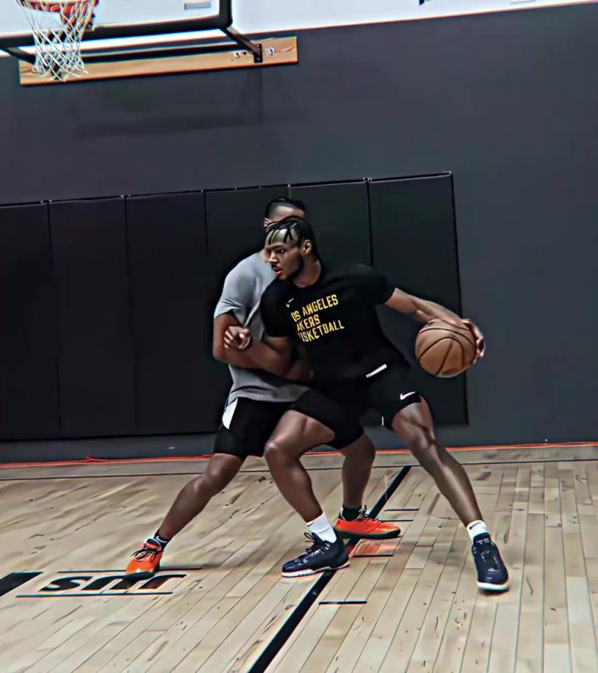 ⌜带你感受下布朗尼的单挑局⌟ 大家觉得他能继承“皇位”嘛？