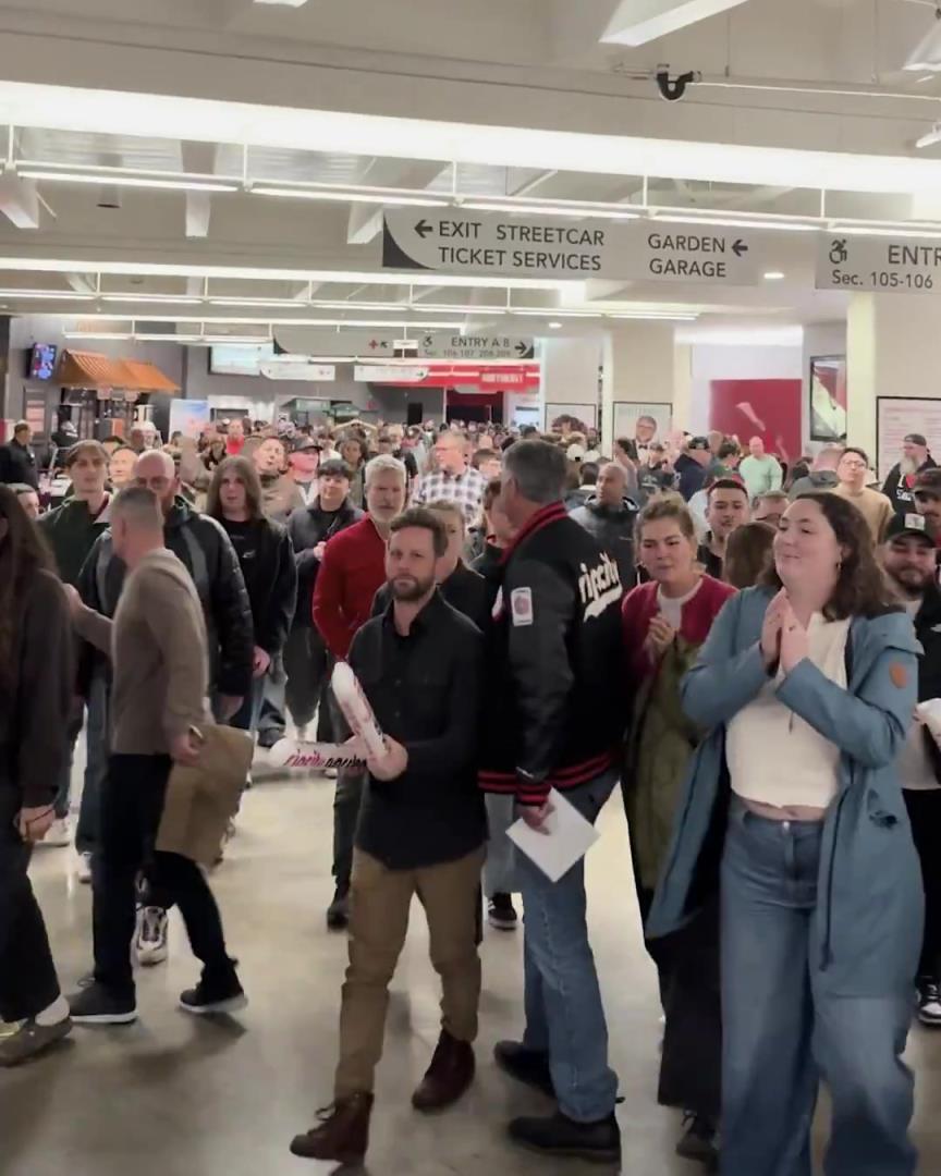 开拓者赢了联盟第一的雷霆！主场球迷赛后开心得不得了