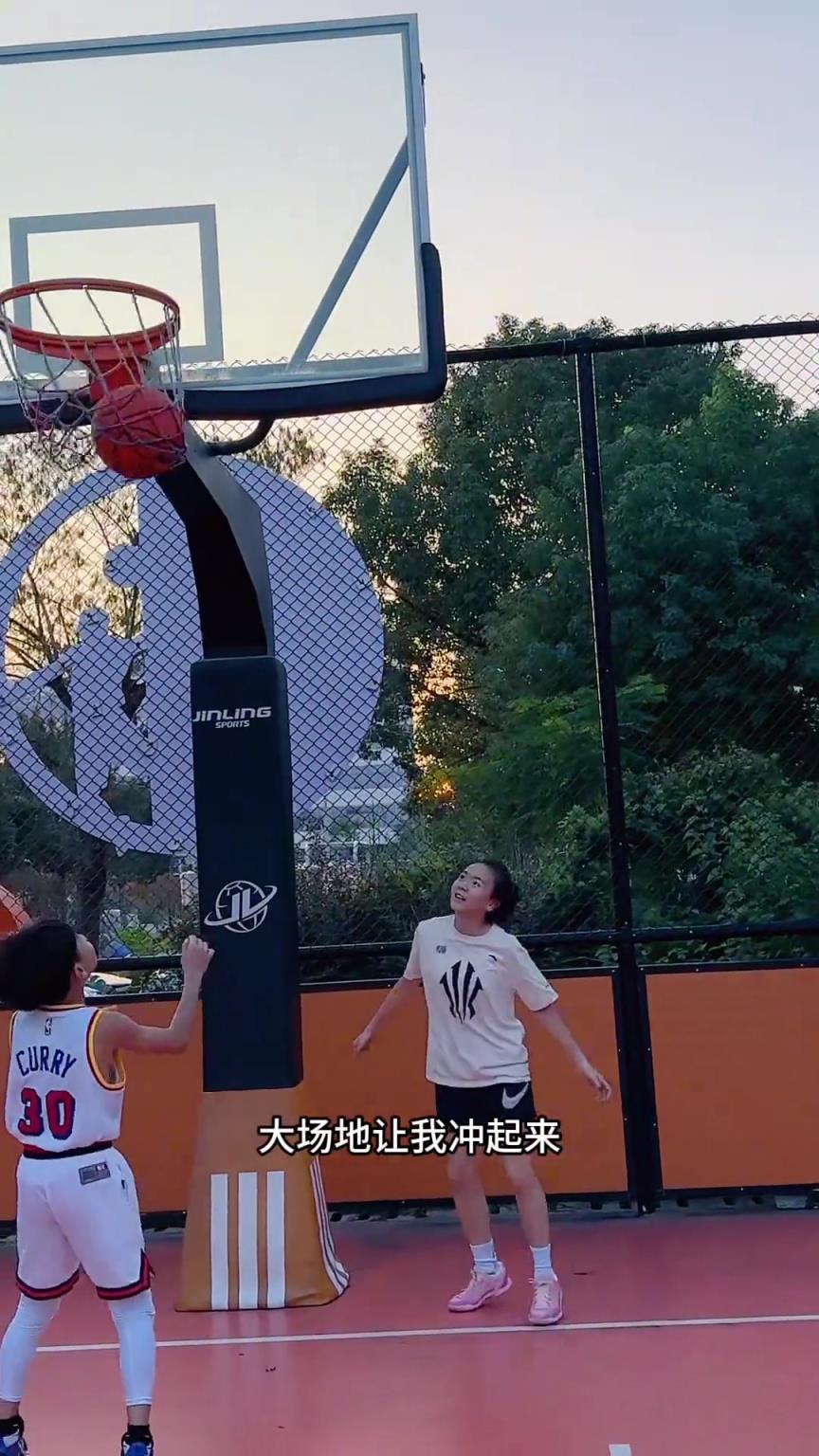 1v1血脉压制!奥妮尔姐姐垃圾话持续性输出碾压小菜鸡 1v1血脉压制!奥妮尔姐姐垃圾话持续性输出碾压小菜鸡