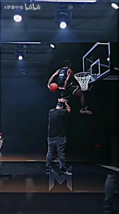 让扣篮大赛有观赏性的好方法?这几个扣将用矮框秀各种逆天动作! 让扣篮大赛有观赏性的好方法?这几个扣将用矮框秀各种逆天动作!