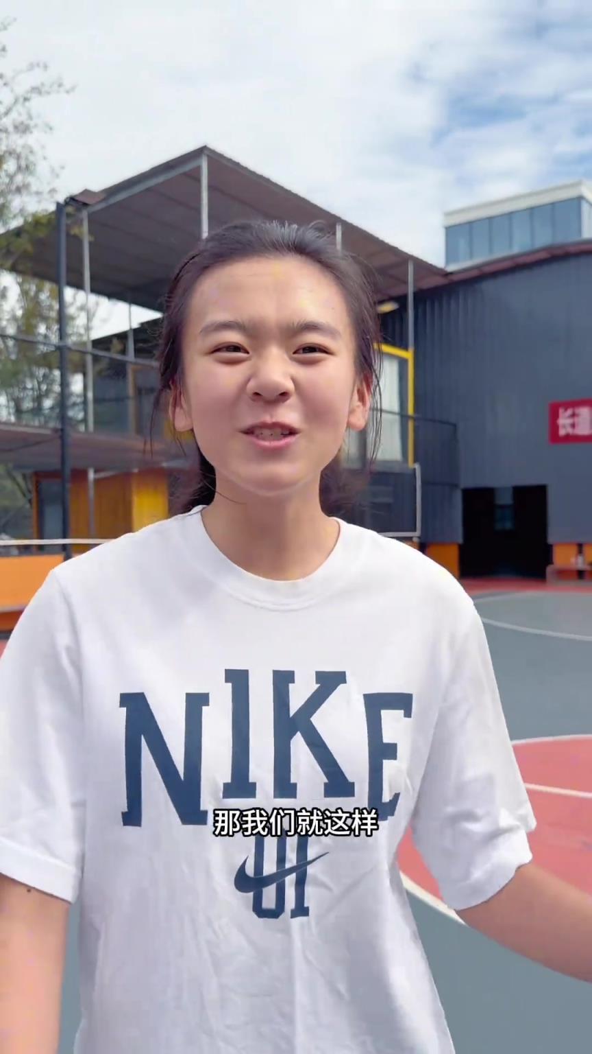 小菜鸡的兄来弟踢馆！吐槽姐姐只会背打！结果就是防不住内线